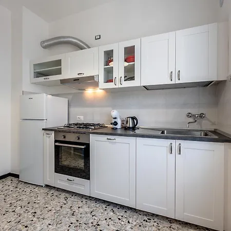 Strategic Center Location - Train - Cruise & Savona