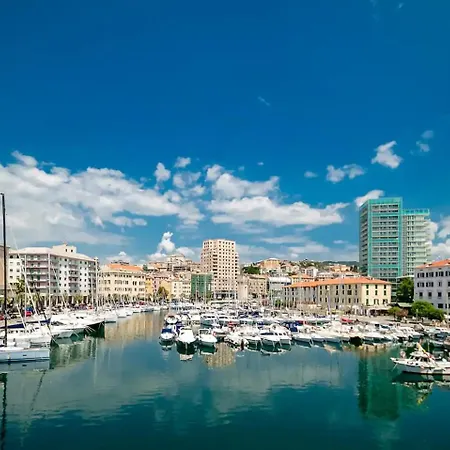 Apartamento Strategic Center Location - Train - Cruise & *