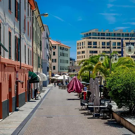 Strategic Center Location - Train - Cruise & Savona