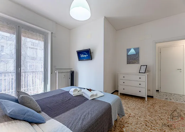 Strategic Center Location - Train - Cruise & Appartement