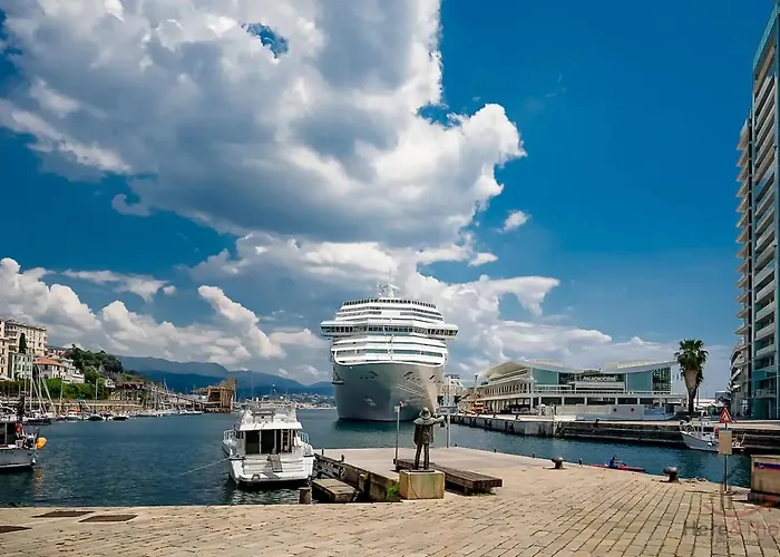 Strategic Center Location - Train - Cruise & Savona