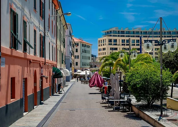 Strategic Center Location - Train - Cruise & Savona